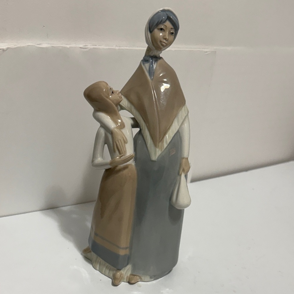 Vintage   Elegant Cascades  porcelain Ceramic Mother and Child Figurine
